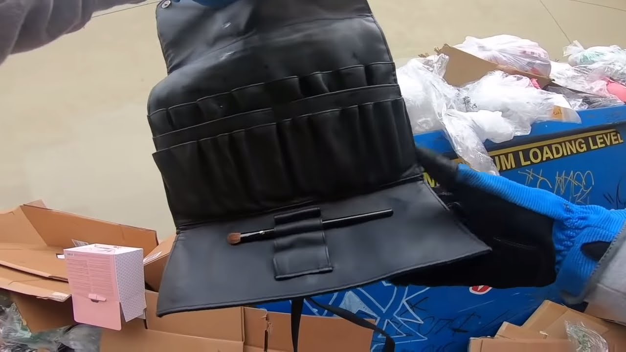 DUMPSTER DIVIN// YouTube DUMPSTER DIVING Video !! YouTube