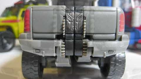 Transformers Stop-Motion: Ironhide (Improved Paint) ROTF Voyager