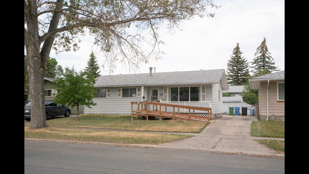 For Sale Mobility Friendly Bungalow with Extended Driveway 1748 66 Ave SE in Lynnwood, Calgary