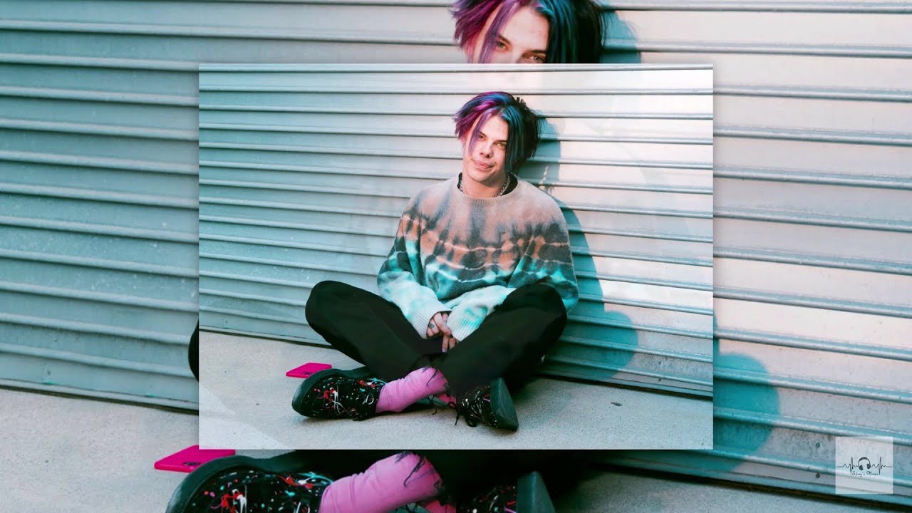 YUNGBLUD strawberry lipstick (Clean Lyrics) YouTube