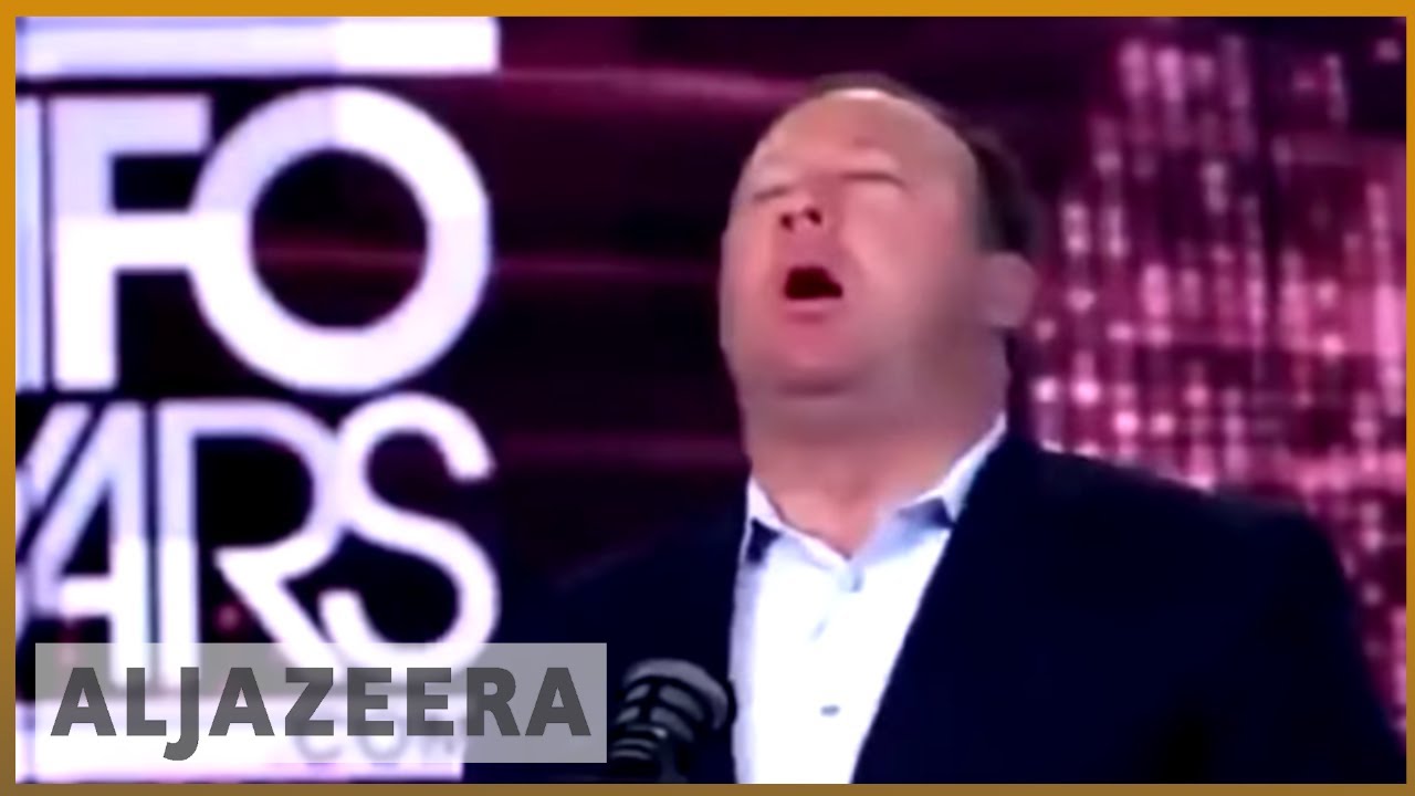 🇺🇸 أبل وفيسبوك تحظران محتوى أليكس جونز، المنظّر الأمريكي لنظريات المؤامرة | الجزيرة الإنجليزية