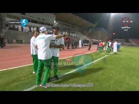 مشادة بين اداري العربي حسين عاشور و بعض ادارين الكويت بعد انتهاء مباراة الكويت و العربي
