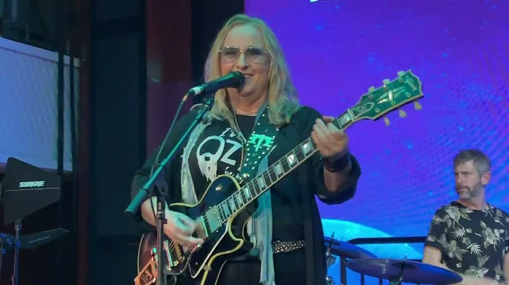 Celisse Henderson w/ Melissa Etheridge - Born Unde...