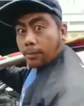 Gokilll tukang basreng...