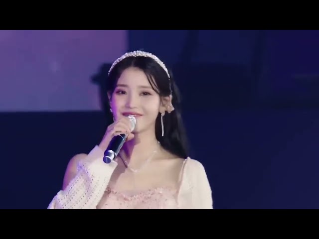 [IU] 'hold my hand' Live Clip(2022 IU Concert 'The Golden Hour:Under The Orange Sun ') class=