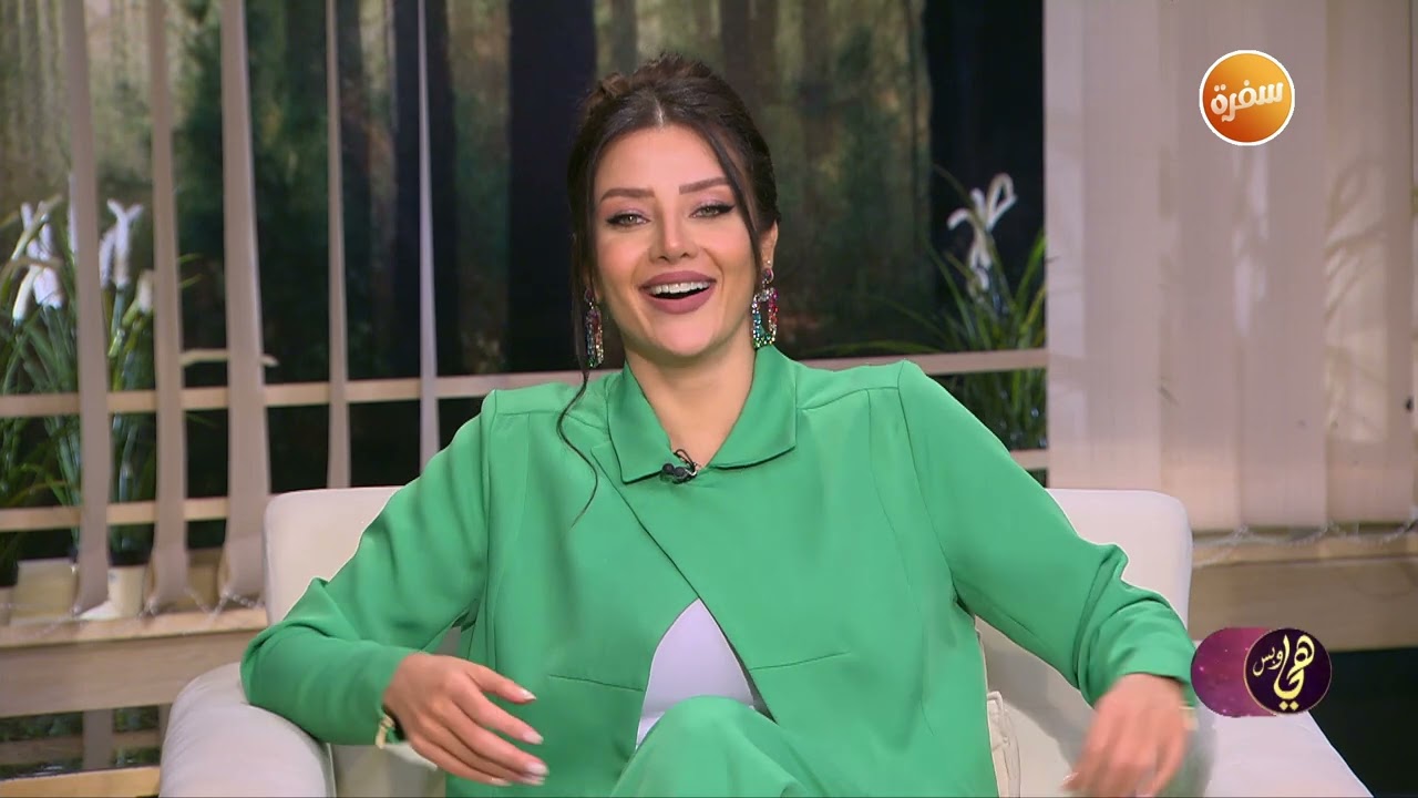 لقاء مع مصممة الأزياء نورا فرج مع عرض أزياء لتصميماتها | هي وبس