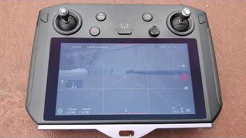How to quickly switch between aircraft using the DJI smart controller.