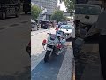 慌ててオープンカーのスタンバイをする白バイ隊員🚨👮‍♂️👮‍♀️