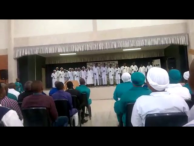 Impumelelo mass choir ( siyofunanwa) class=