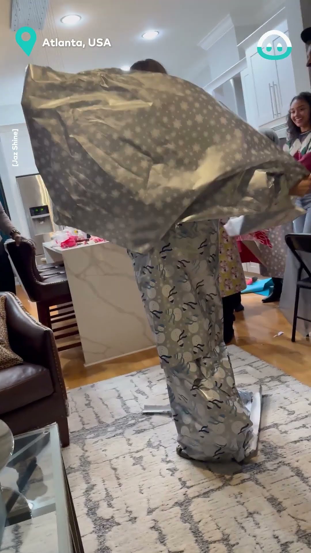 Wrapping Paper Fashion Show || ViralHog