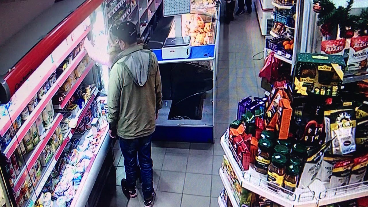 воровство в магазине техники. что чаще всего воруют в магазинах. кражи в магазинах пятерочка. кража в супермаркете. способы воровства в супермаркетах.