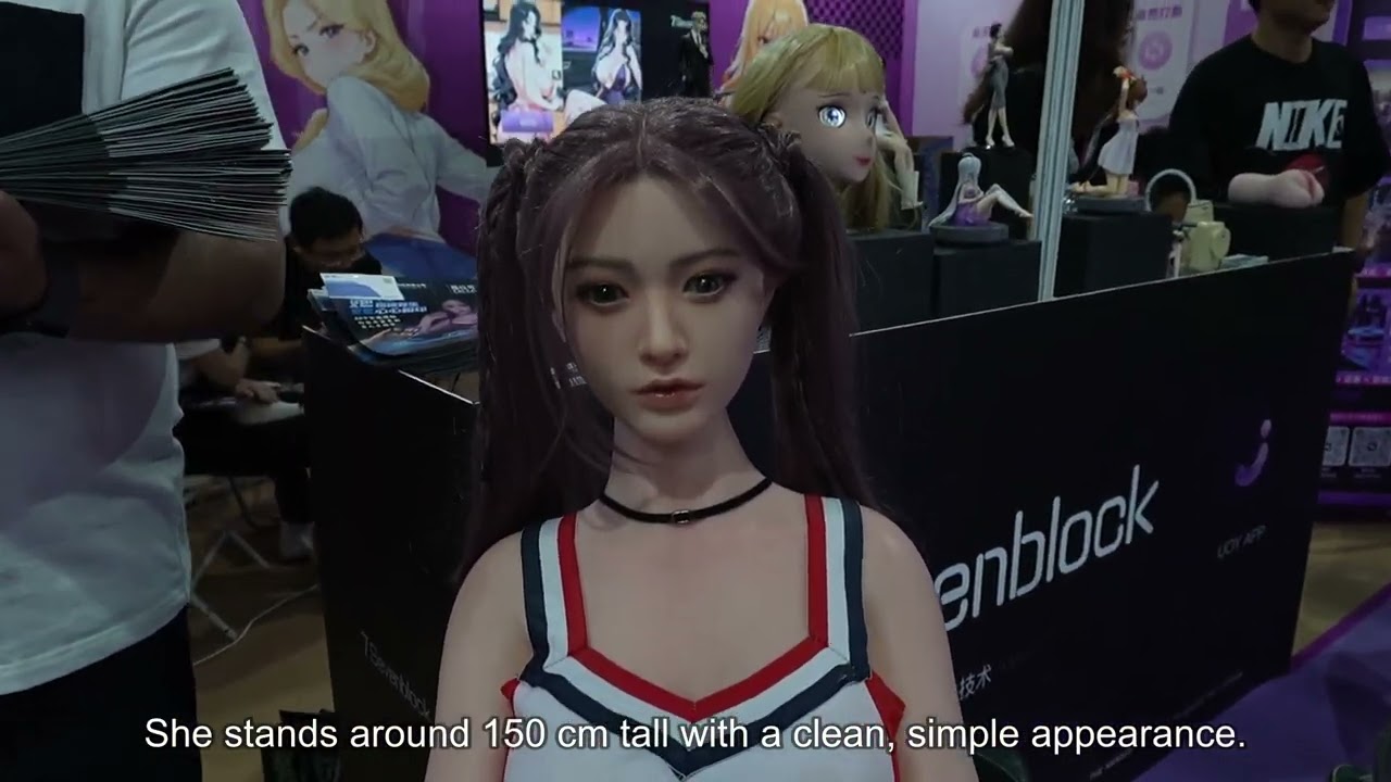 Спокойная поза: реалистичная силиконовая кукла высотой 150 см с закрытым ртом.