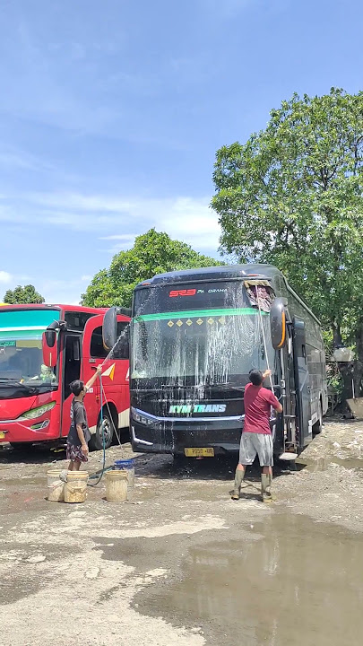 Lebih mudah Cuci Bus Single Glass #bus #busmania #kymtrans #washing #busviral #shorts