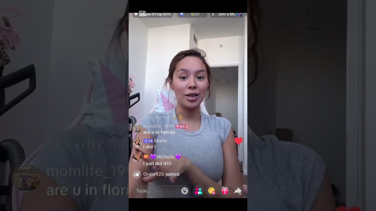 Stella with Owen and Red Pill / Check the star Saturday TikTok live videos