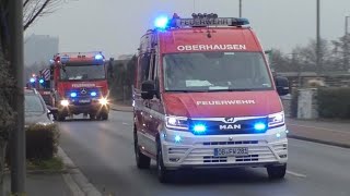 Löschzug der Feuerwache 1 in  Oberhausen auf Einsatzfahrt