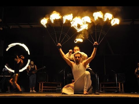 ცეცხლოვანი შოუ მოძრაობის თეატრის პერფორმანსი