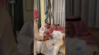 الامير عبدالعزيز بن فهد في عزاء الاميرة لولوة بنت فهد -هالانسان طيب مرة ودي اقابله 🥺