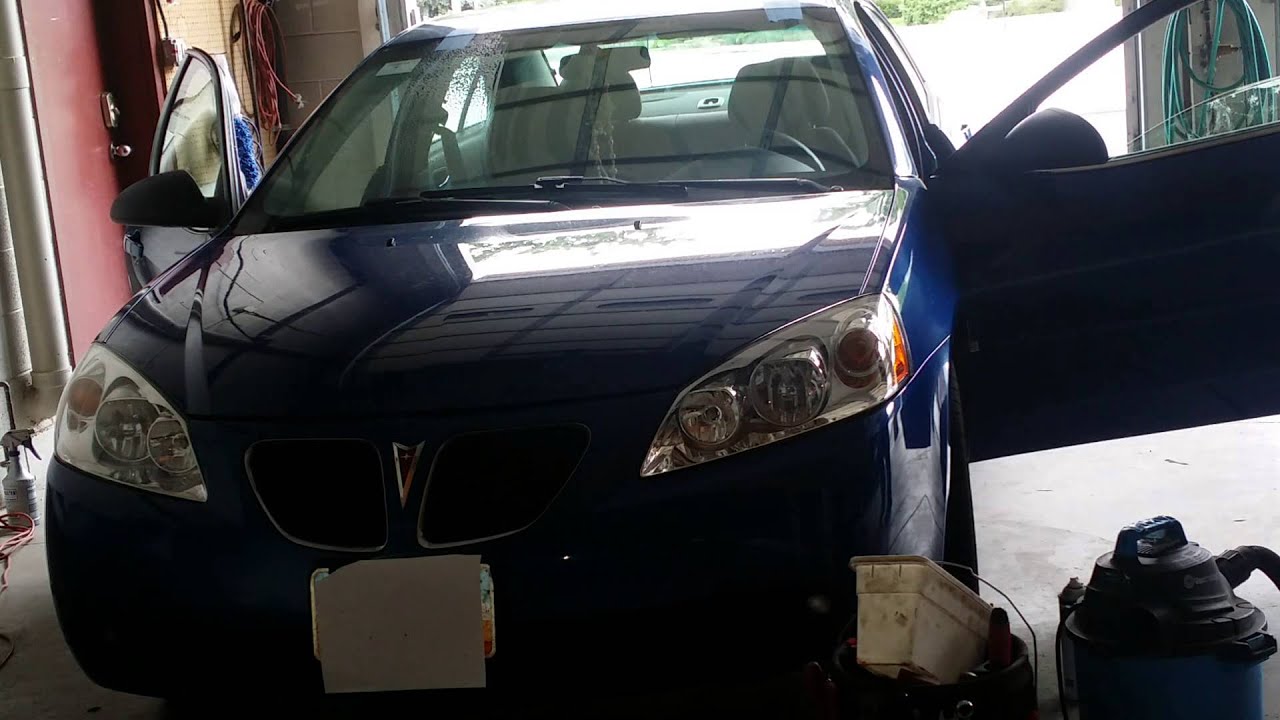 Windshield replacement Pontiac G6 4 doors part 2 - YouTube