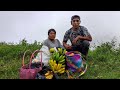 Fui al campo de otra comunidad a cortar frutas, mi esposo subió al árbol a bajarlas, así las cachaba