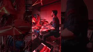 Warming up = effortless and fun sets #rockdrummer #rockdrums #rockdrumming #livedrums