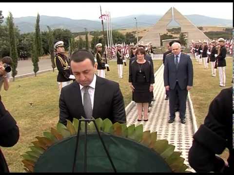 სუს-ის უფროსმა აგვისტოს ომში დაღუპულ გმირებს პატივი მიაგო