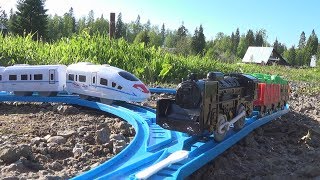 Железная дорога и поезда - игрушки для мальчиков - видео для детей Железная дорога и поезда - игрушки для мальчиков - видео для детей