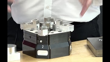 Concentric and compensating chuck for milling and turning