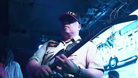 Calm Like a Bomb performing "Know Your Enemy" (Guitar Solo)