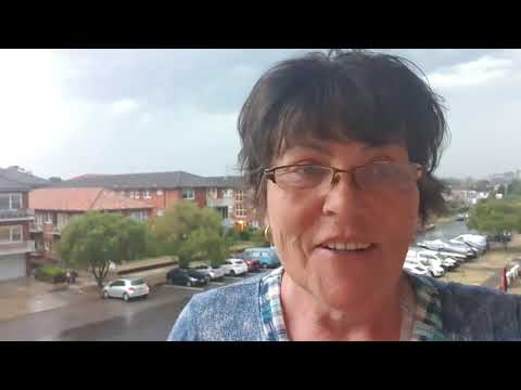 Video: Kako Je En Par živel življenje S Kombijem Celo Leto V Mestu Byron Bay V Avstraliji
