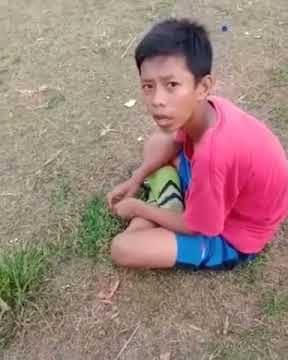 Separing bola ke prancis naik mobil bak