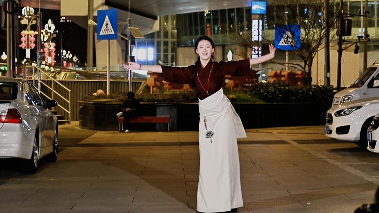 Tibetan dance 《别看手机跳锅庄》