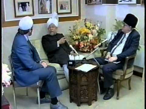 Hazrat mirza Taher Ahmad,s sitting with russian Ahmadies.(part 1)