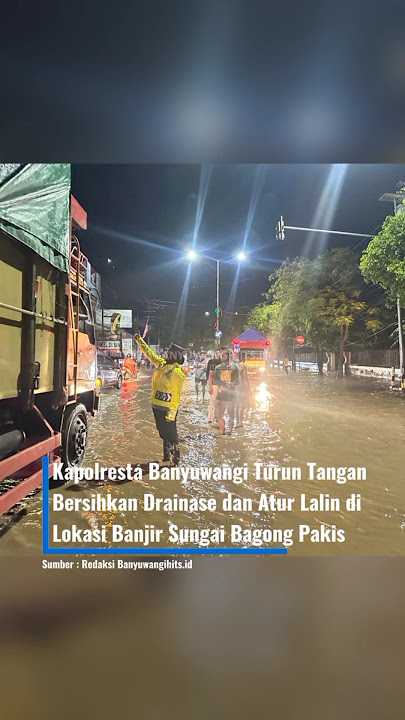 Kapolresta Banyuwangi Turun Tangan Bersihkan Drainase dan Atur Lalin di Lokasi Banjir Sungai Bagong