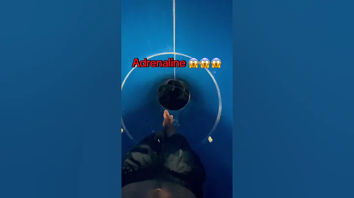 Đường trượt cảm giác siêu mạnh 😬 tại công viên nước VinWonders Phú Quốc 🌊