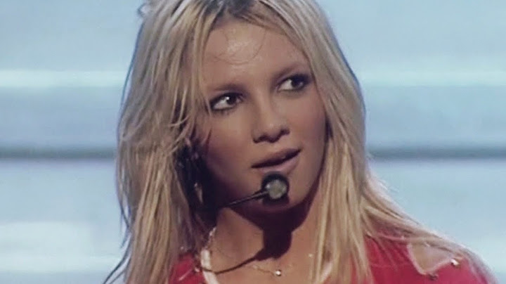 Britney Spears - Baby One More Time (Live From London 2000)