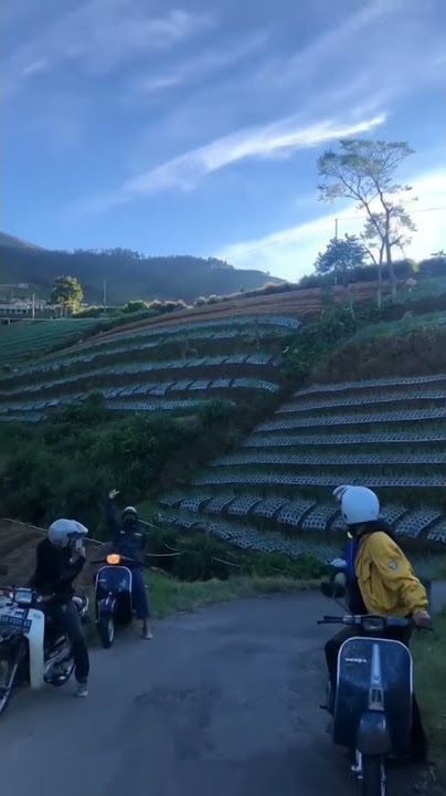 Indahnya Vespa beserta Pemandangan dibelakangnya