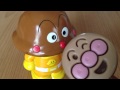 カレーパンマンがアンパンマンペロペロチョコ食べるよ
