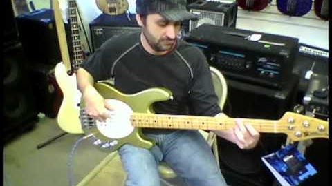 Ernie Ball MusicMan Stingray Classic 4 string test and overview. Grandcentral music