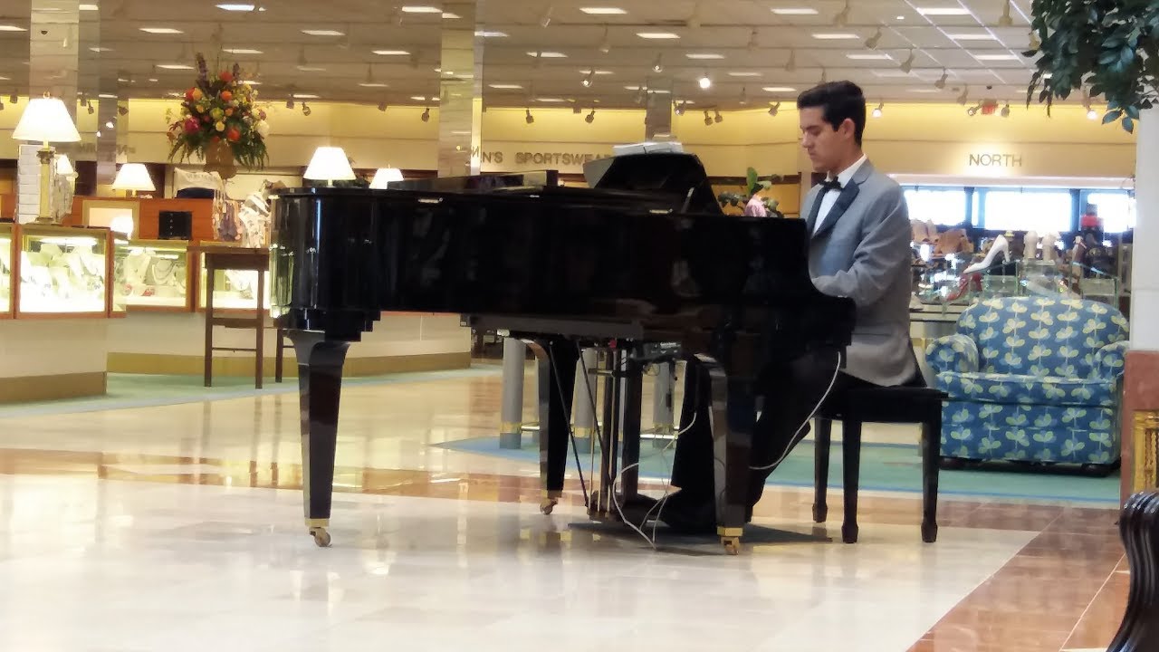 Live piano music strikes chord at Von Maur store