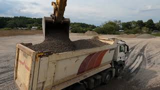 Sumıtomo Excavator truck loading