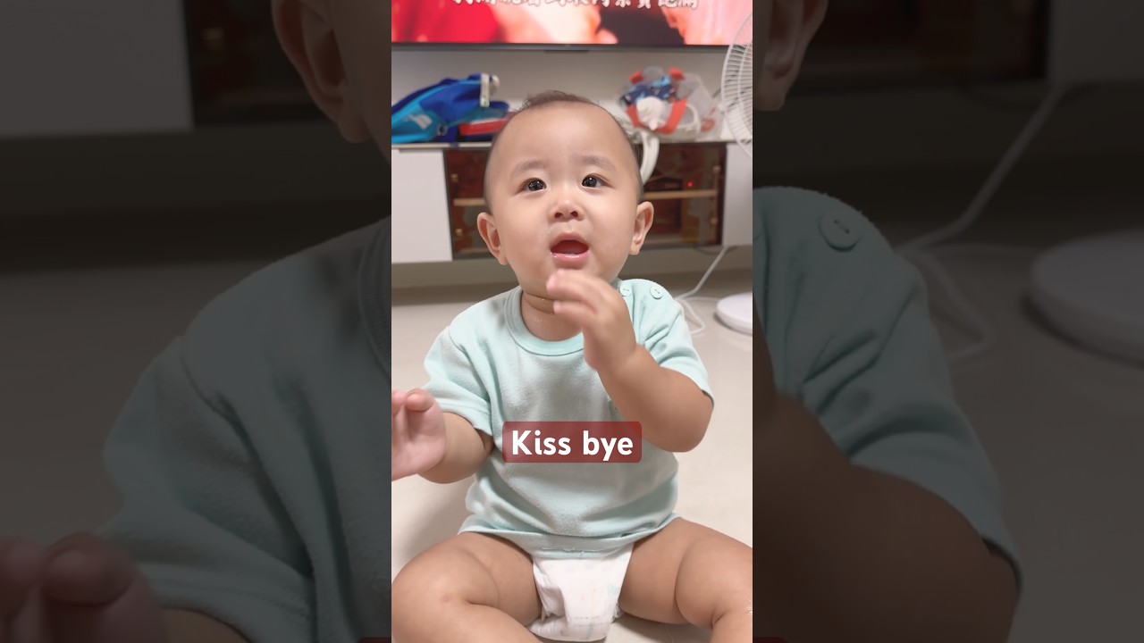 11個月幼崽的Kiss bye #幼兒紀錄 #baby #cute #親子生活 #funny 縮圖