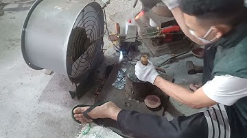 Thông lỗ cán dao để chuẩn bị nhốt cán đổ keo