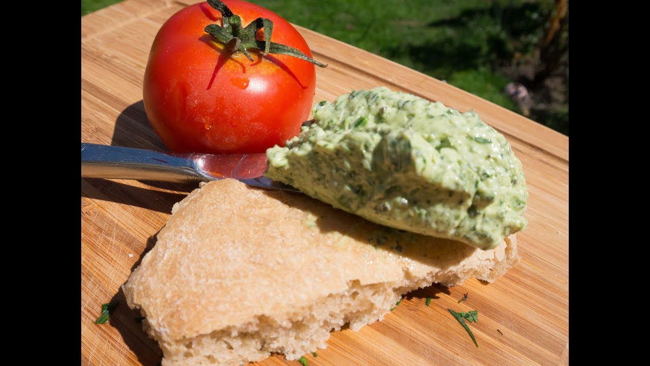 Cremige Kräuterbutter perfekt zum Grillen
