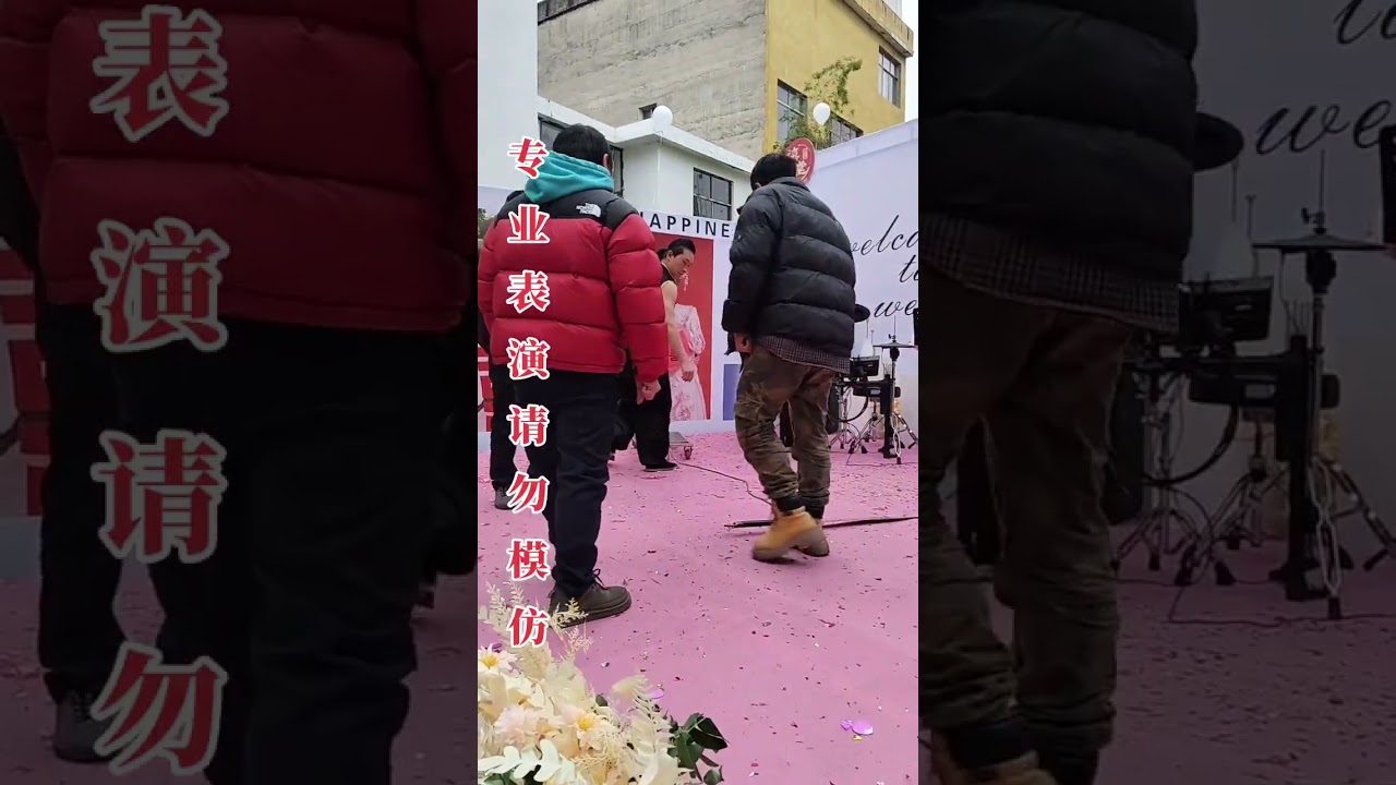 A folk wonder performed Ah Liang. At the rural wedding performance site the wonderful mome