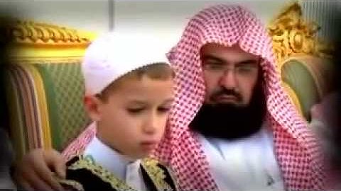 مؤثر الشيخ السديس يبكي من تلاوة طفل   YouTube