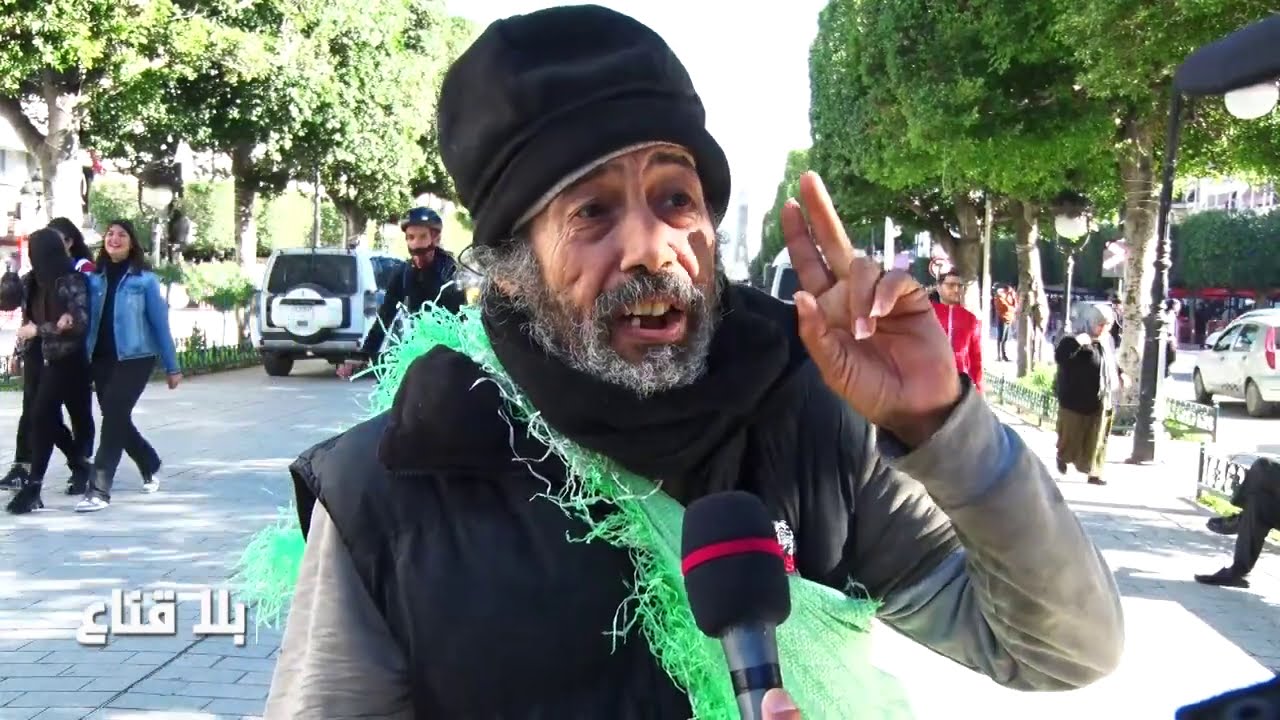 bila kinaa | يعيش في الشوارع لكن آلاف الصحف تتحدث عنه..فنان مشهور لوحته أغلى من سيارة لكنه مهمش