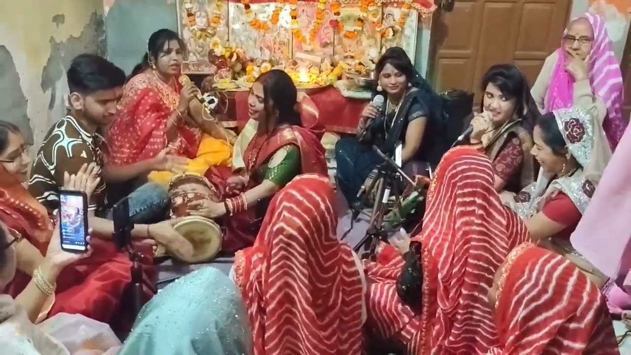 #familyvlog पूजा के घर में 🤗कीर्तन बाहर से आई कई मंदारिया 😎और की जम के मस्ती😜#moj #msti #life