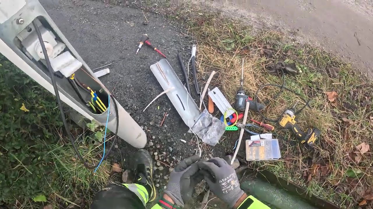 How to Connect a Light Pole