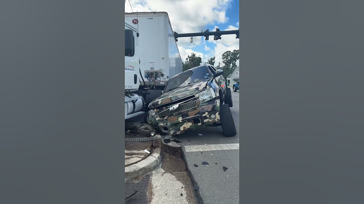 Who you think was at fault? Squatted truck or Truck driver? #squattedtrucks #liftedtrucks