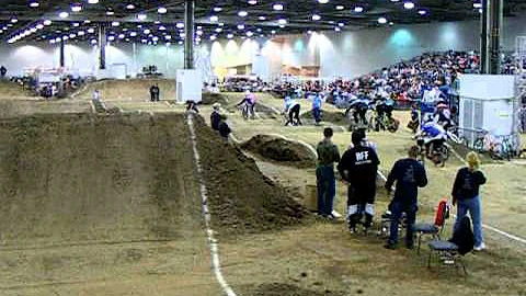 Jeffrey Upshaw wins elite main at 2010 NBL bmx rac...